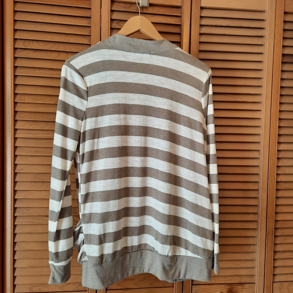 Urban Behavior Open Cardigan - Picture 2 of 6